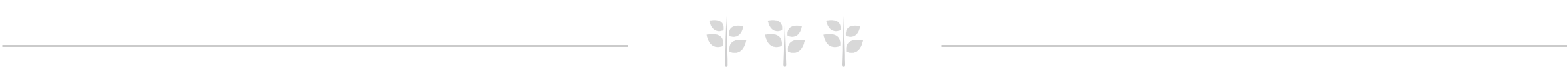 Page separator with three leaves in the middle